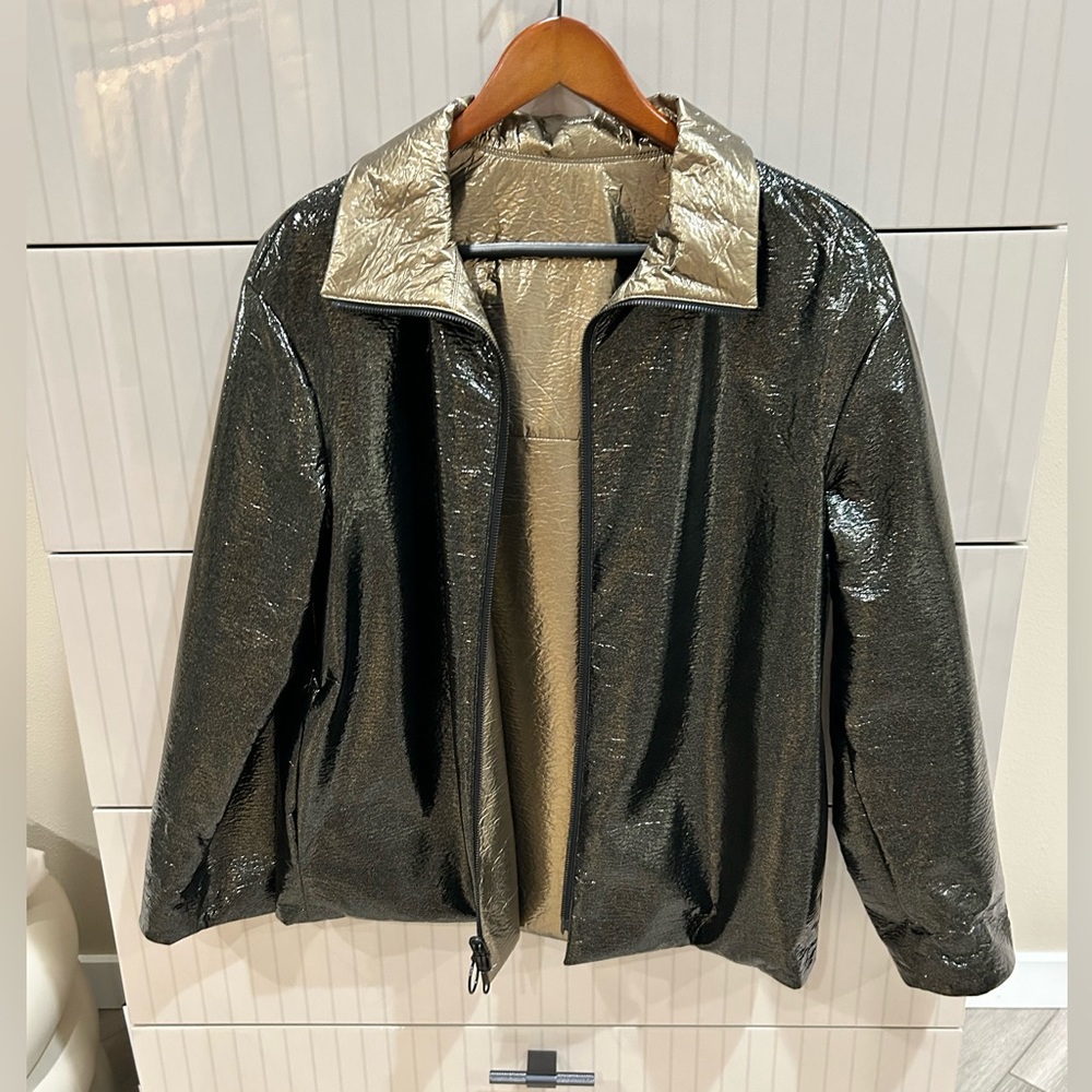 AKRIS PUNTO
Gold & Black Metallic Reversible Jacket